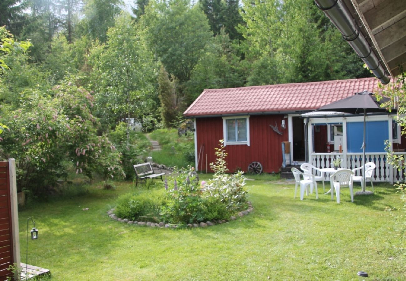 Stuga i Edsbro - Semester i Uppland mellan badsjöar och Östersjökusten
