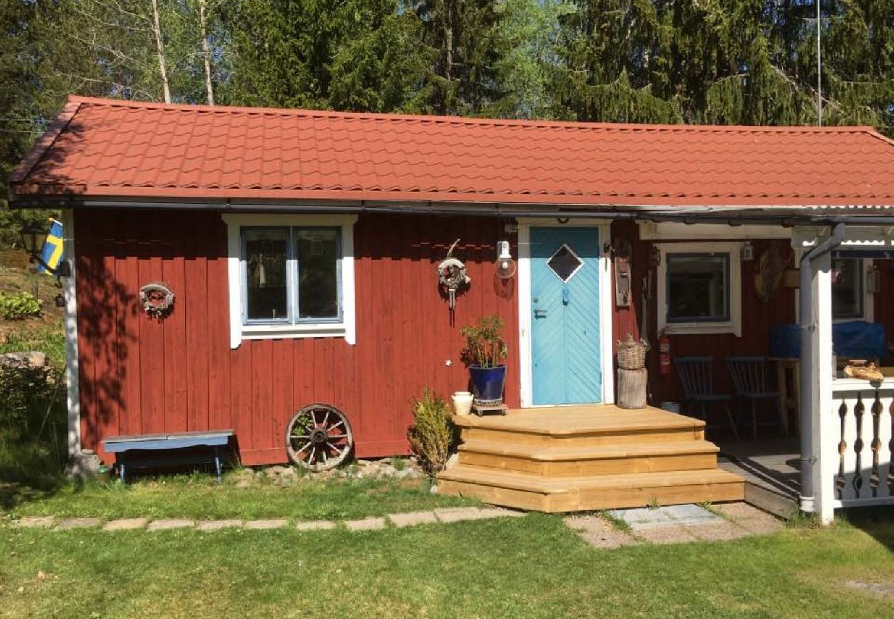 Stuga i Edsbro - Semester i Uppland mellan badsjöar och Östersjökusten