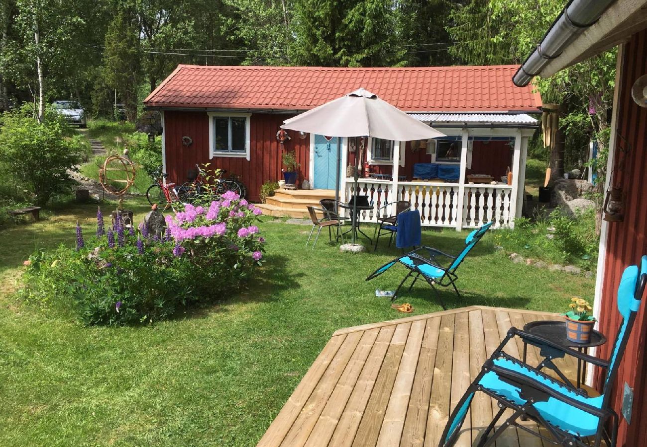 Stuga i Edsbro - Semester i Uppland mellan badsjöar och Östersjökusten