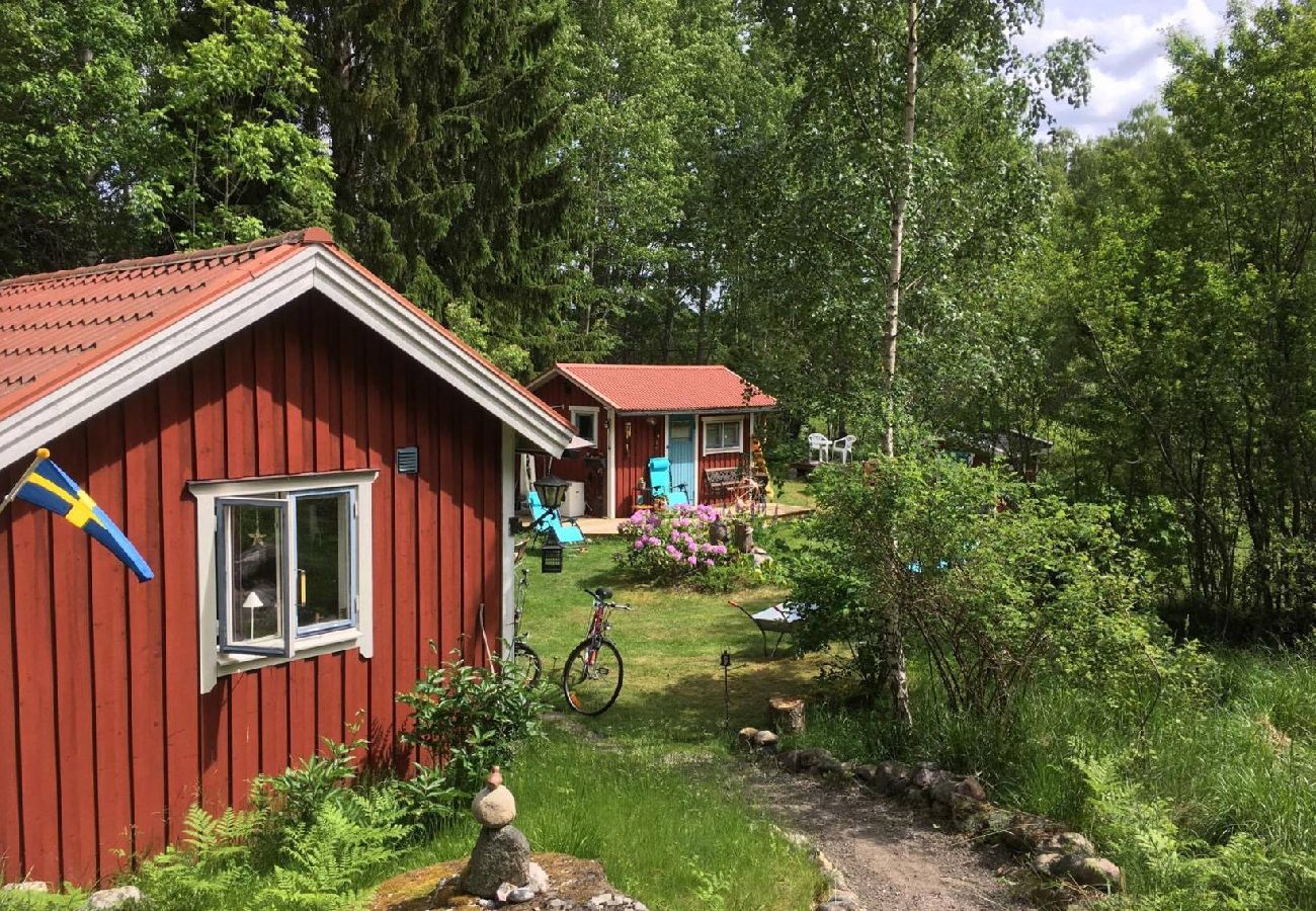 Stuga i Edsbro - Semester i Uppland mellan badsjöar och Östersjökusten