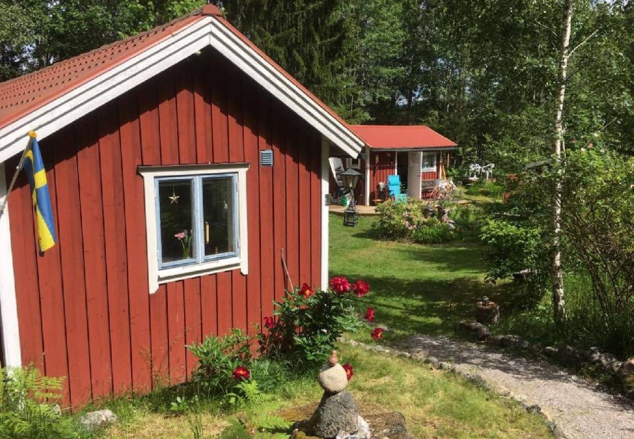 Stuga i Edsbro - Semester i Uppland mellan badsjöar och Östersjökusten