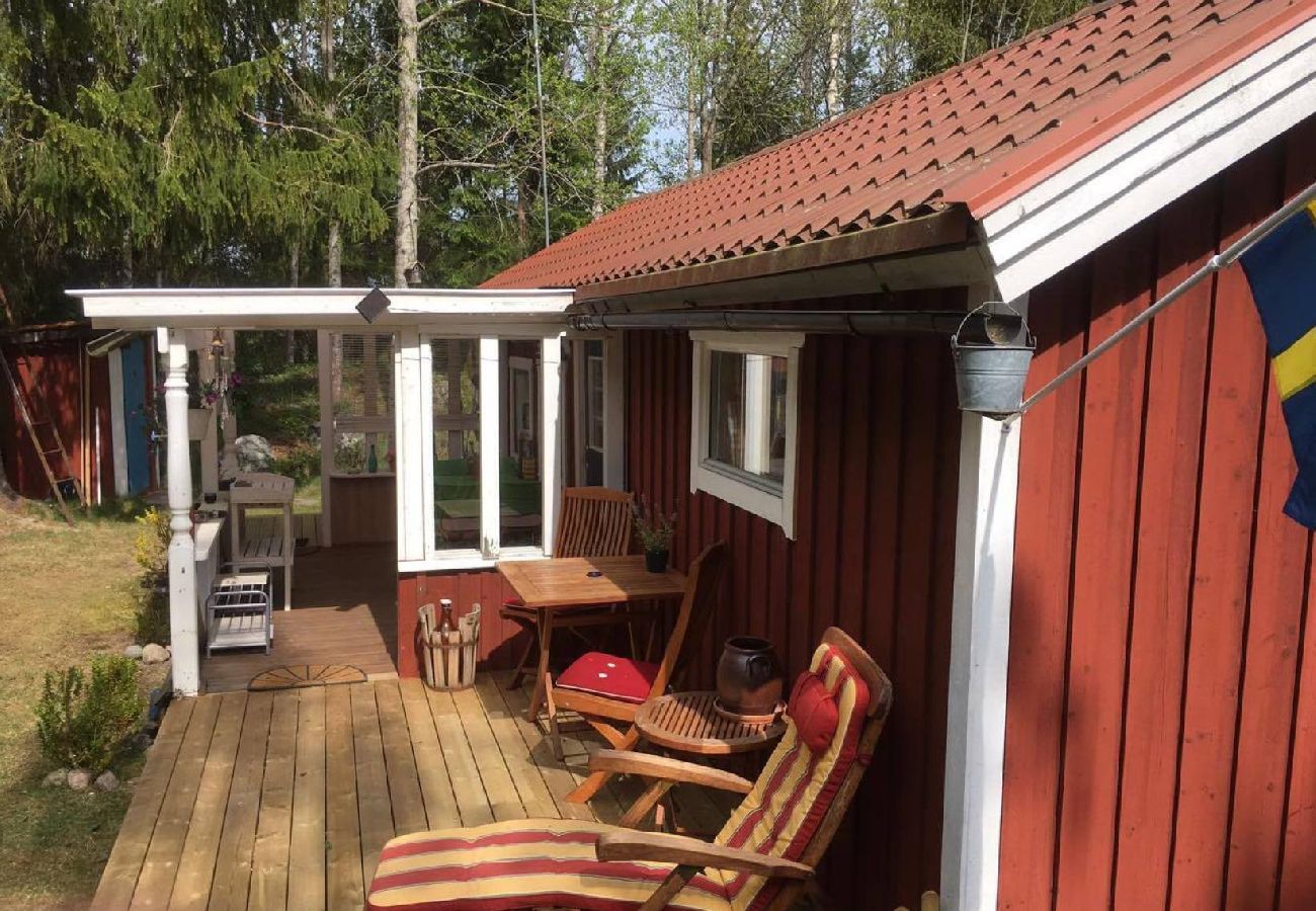 Stuga i Edsbro - Semester i Uppland mellan badsjöar och Östersjökusten