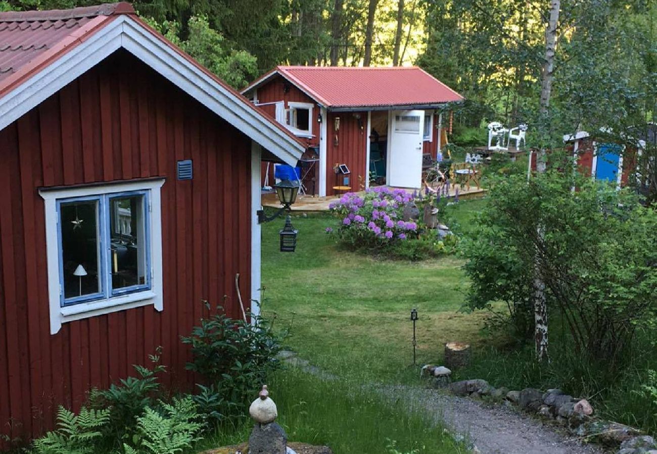 Stuga i Edsbro - Semester i Uppland mellan badsjöar och Östersjökusten