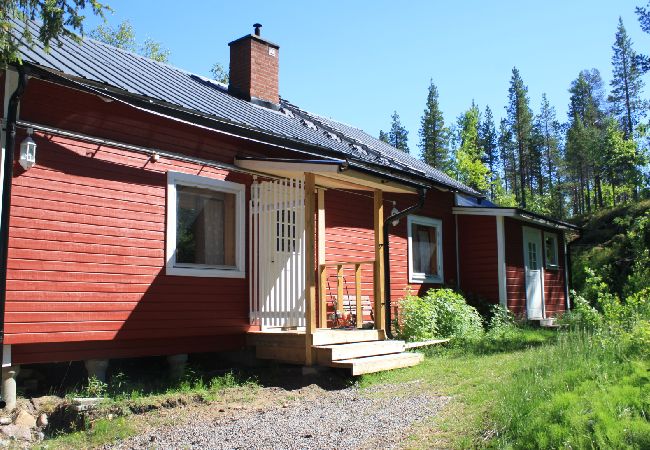 Stuga i Kiruna - Fantastiskt natursemester vid Torneälven nära ishotellet