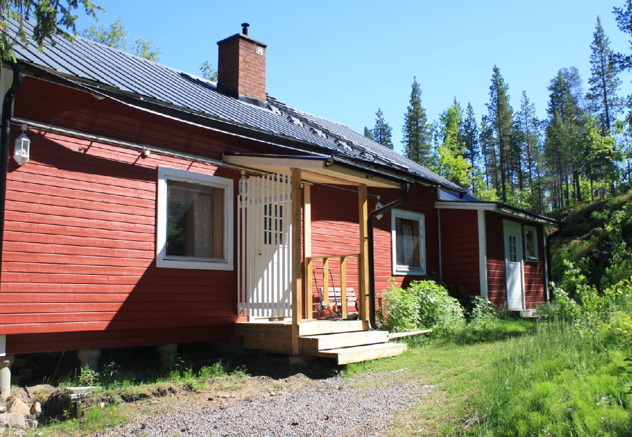 Stuga i Kiruna - Fantastiskt natursemester vid Torneälven nära ishotellet