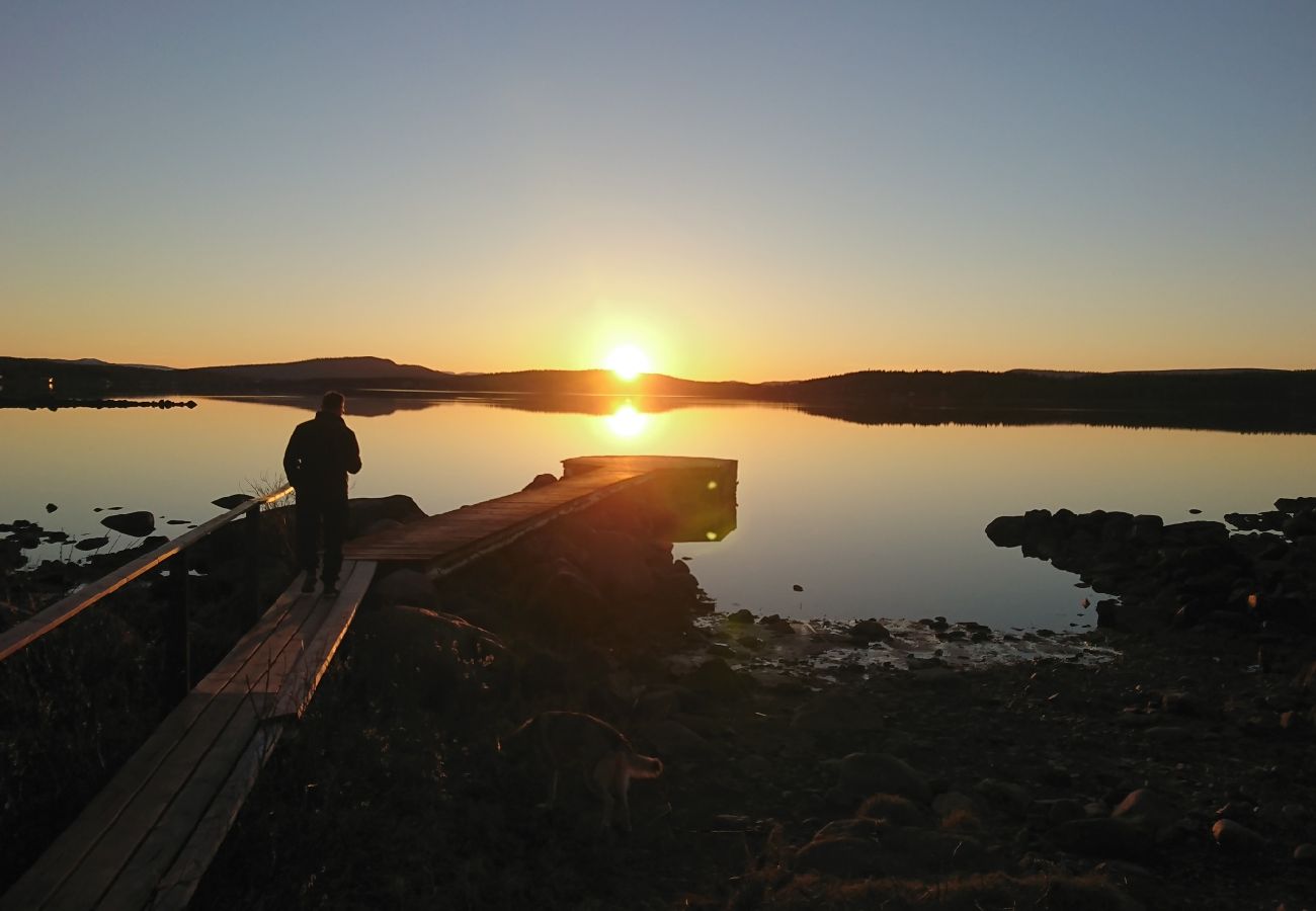 Stuga i Kiruna - Fantastiskt natursemester vid Torneälven nära ishotellet