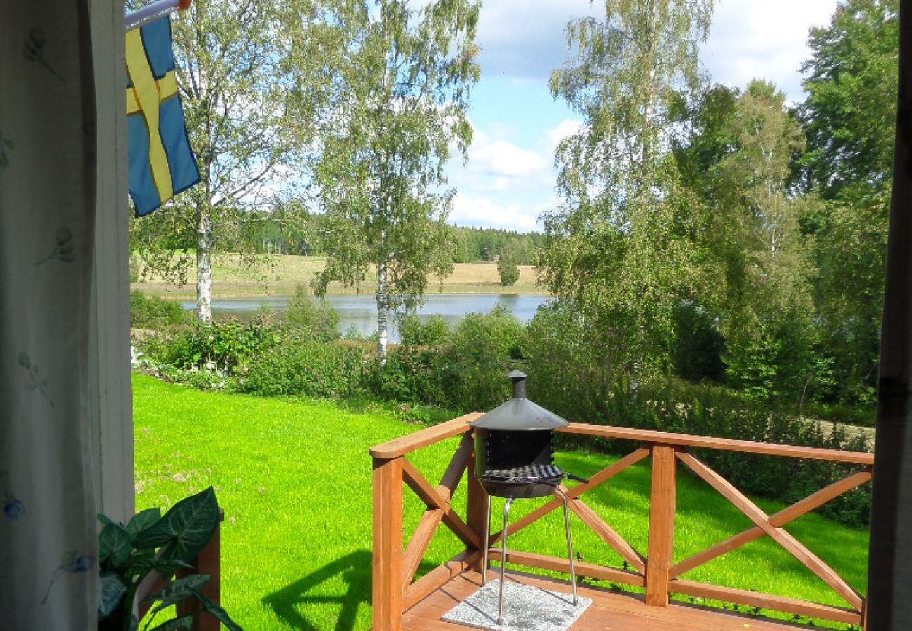 Stuga i Bengtsfors - Fin stuga vid sjön med båt