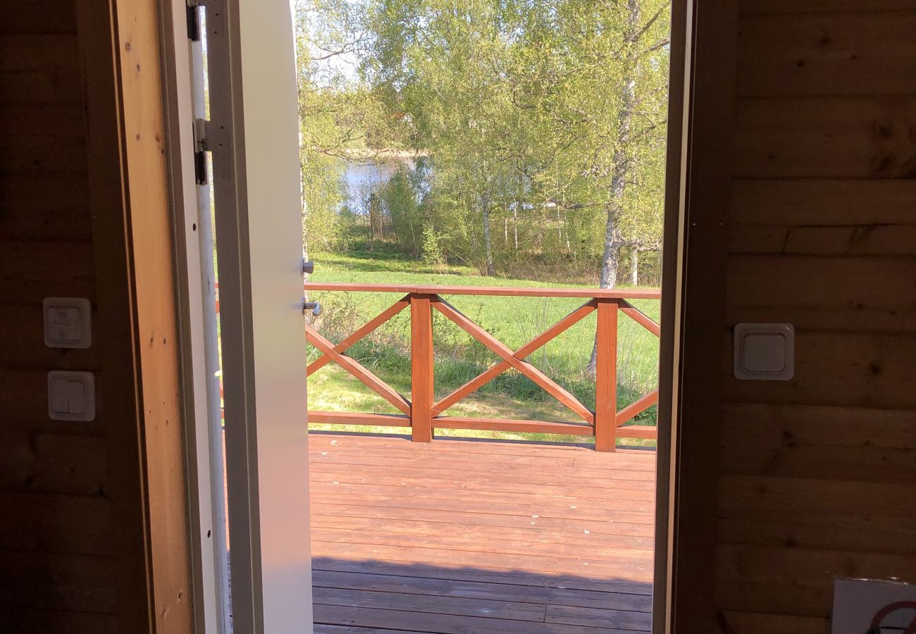 Stuga i Bengtsfors - Fin stuga vid sjön Lelång med båt