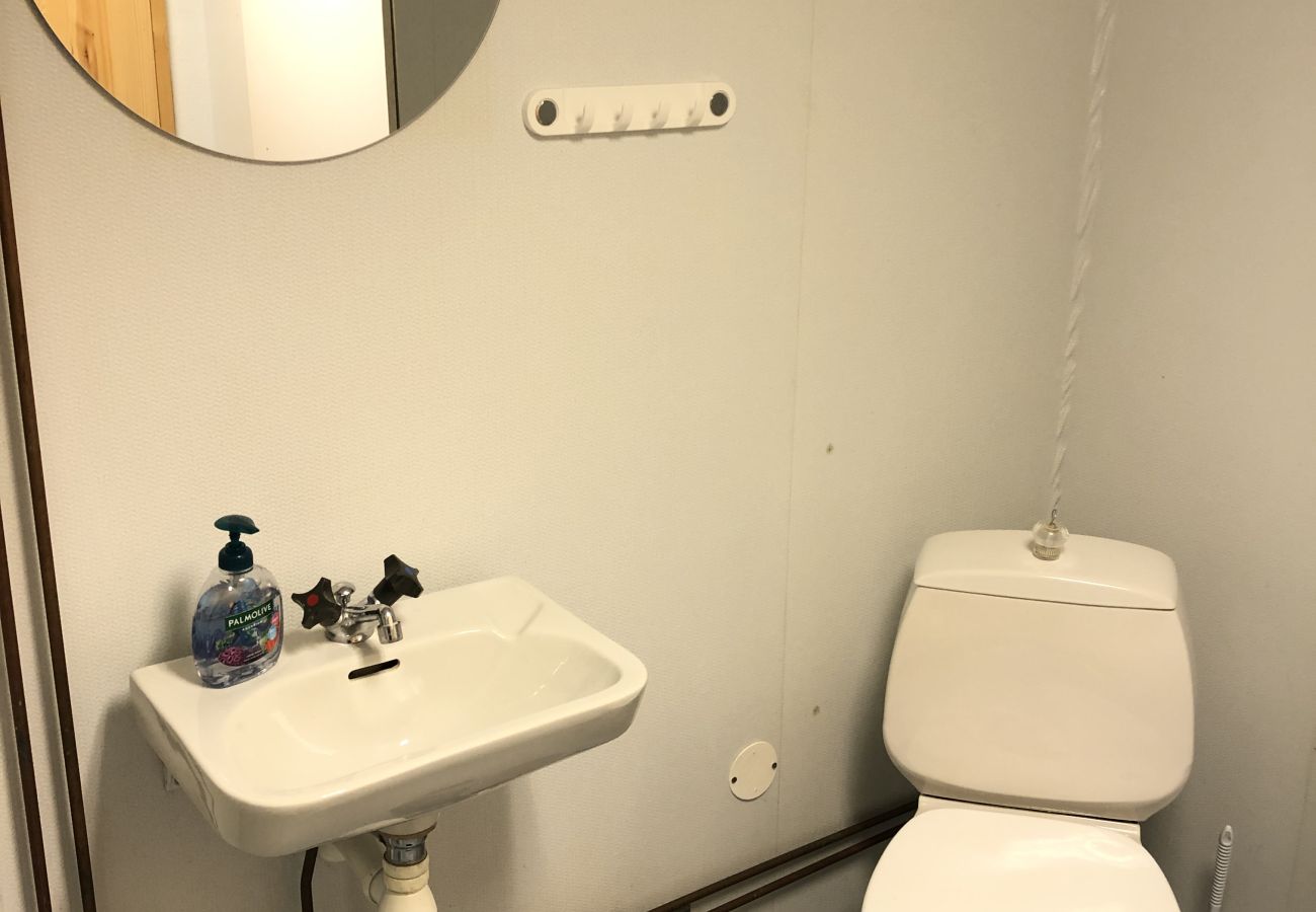 Stuga i Bengtsfors - Fin stuga vid sjön Lelång med båt