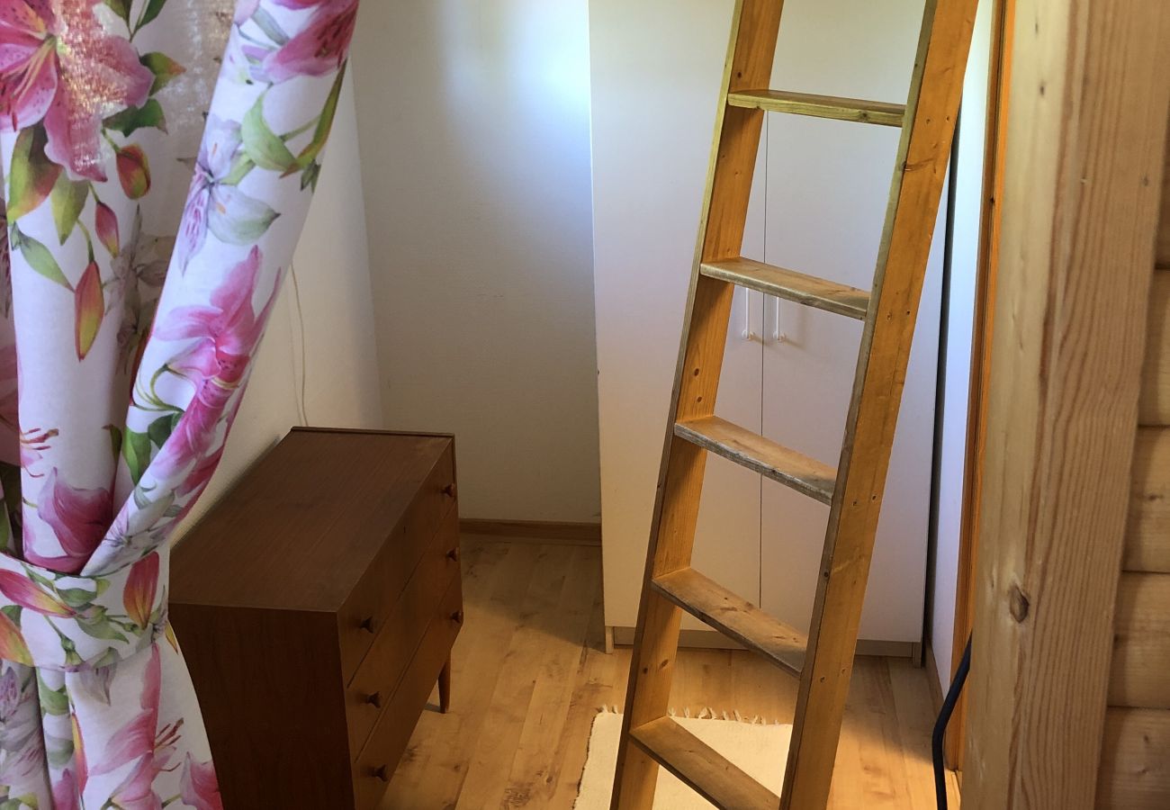 Stuga i Bengtsfors - Fin stuga vid sjön Lelång med båt