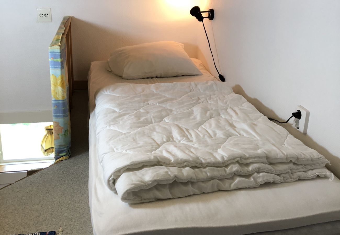 Stuga i Bengtsfors - Fin stuga vid sjön Lelång med båt