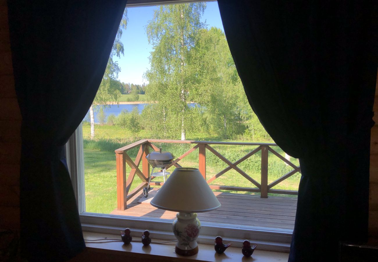 Stuga i Bengtsfors - Fin stuga vid sjön Lelång med båt