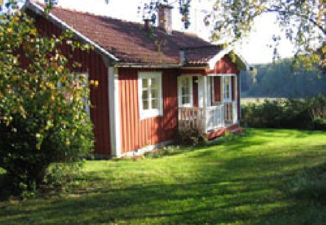 Stuga i Malmköping - Charmigt torp med vacker utsikt Stuga i Malmköping - Charmigt torp med vacker utsikt