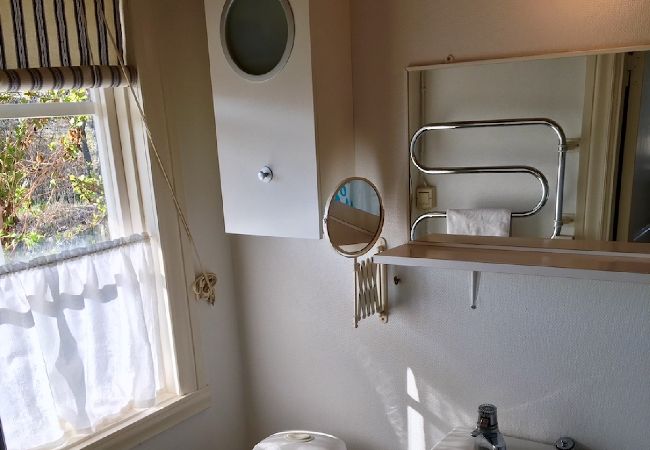 Stuga i Malmköping - Charmigt torp med vacker utsikt Stuga i Malmköping - Charmigt torp med vacker utsikt