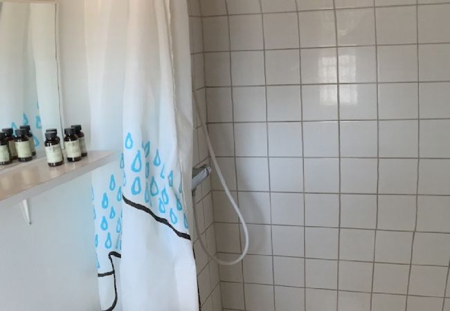 Stuga i Malmköping - Charmigt torp med vacker utsikt Stuga i Malmköping - Charmigt torp med vacker utsikt
