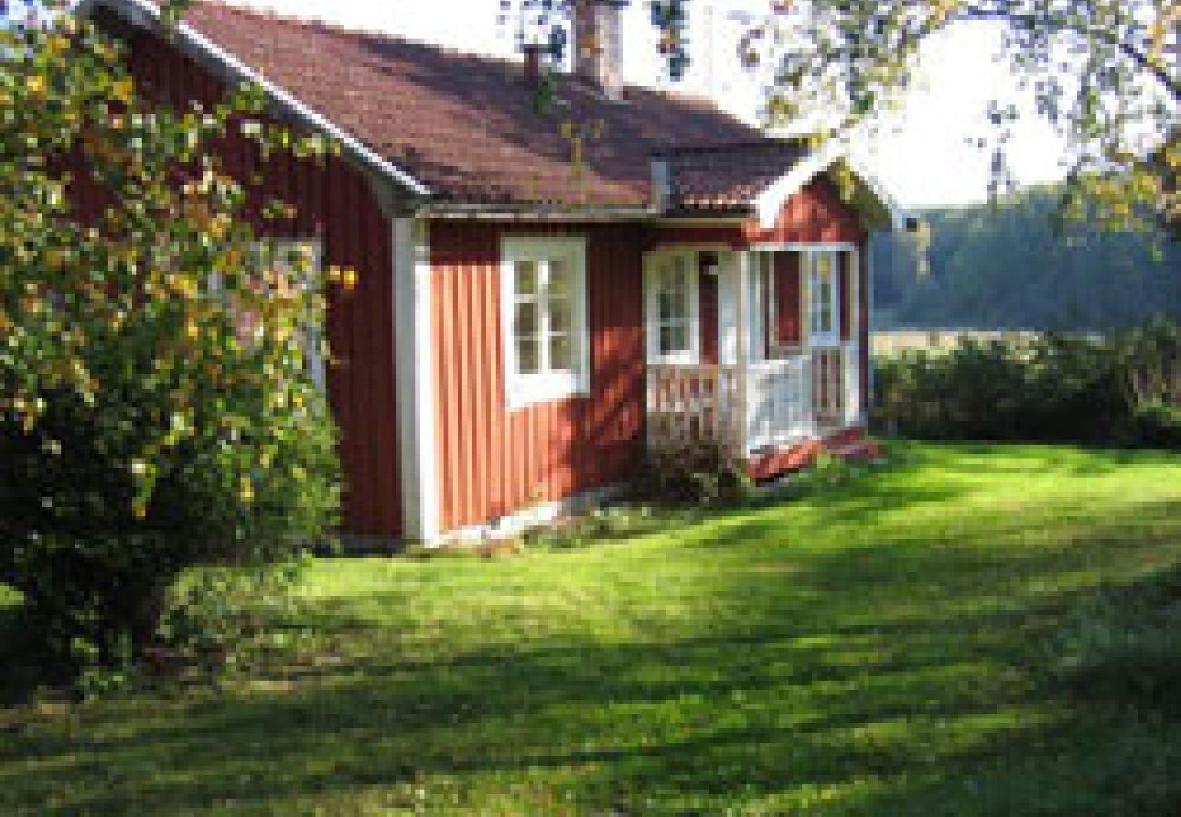 Stuga i Malmköping - Charmigt torp med vacker utsikt