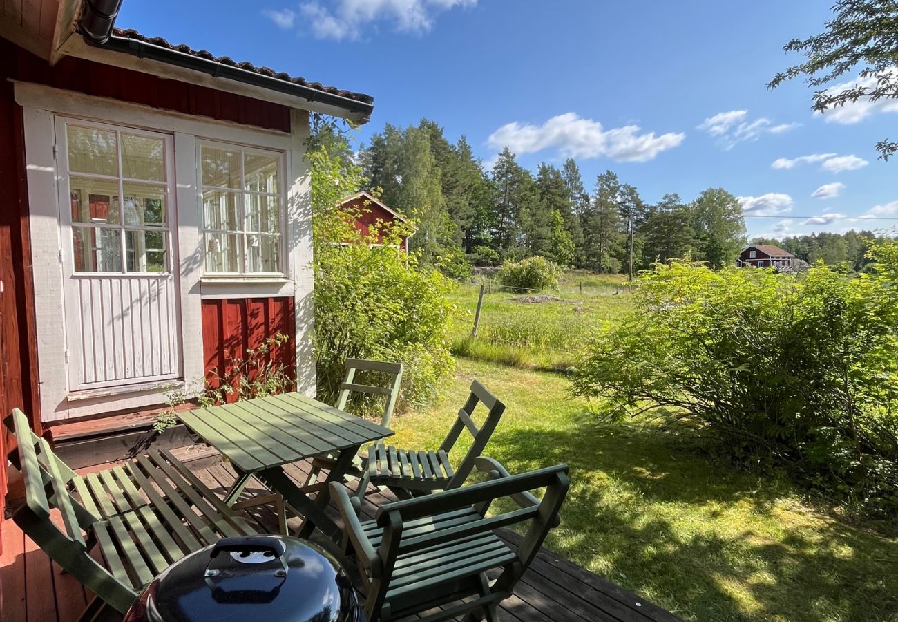 Stuga i Malmköping - Charmigt torp med vacker utsikt