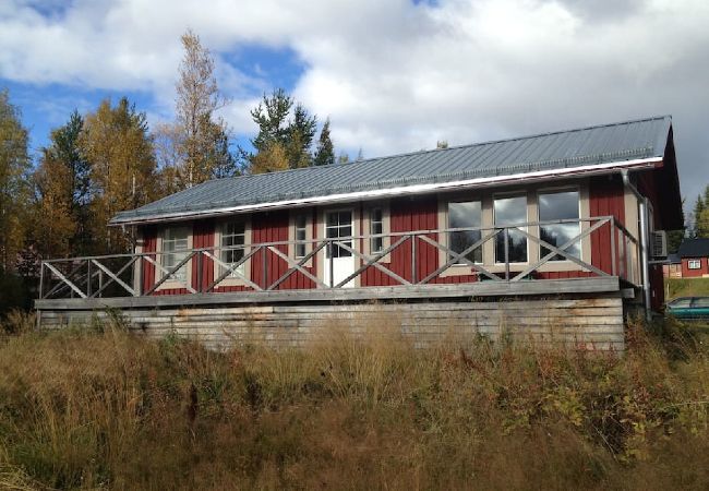 Stuga i Lofsdalen - Semesterhus i bergen med hög standard och panoramautsikt