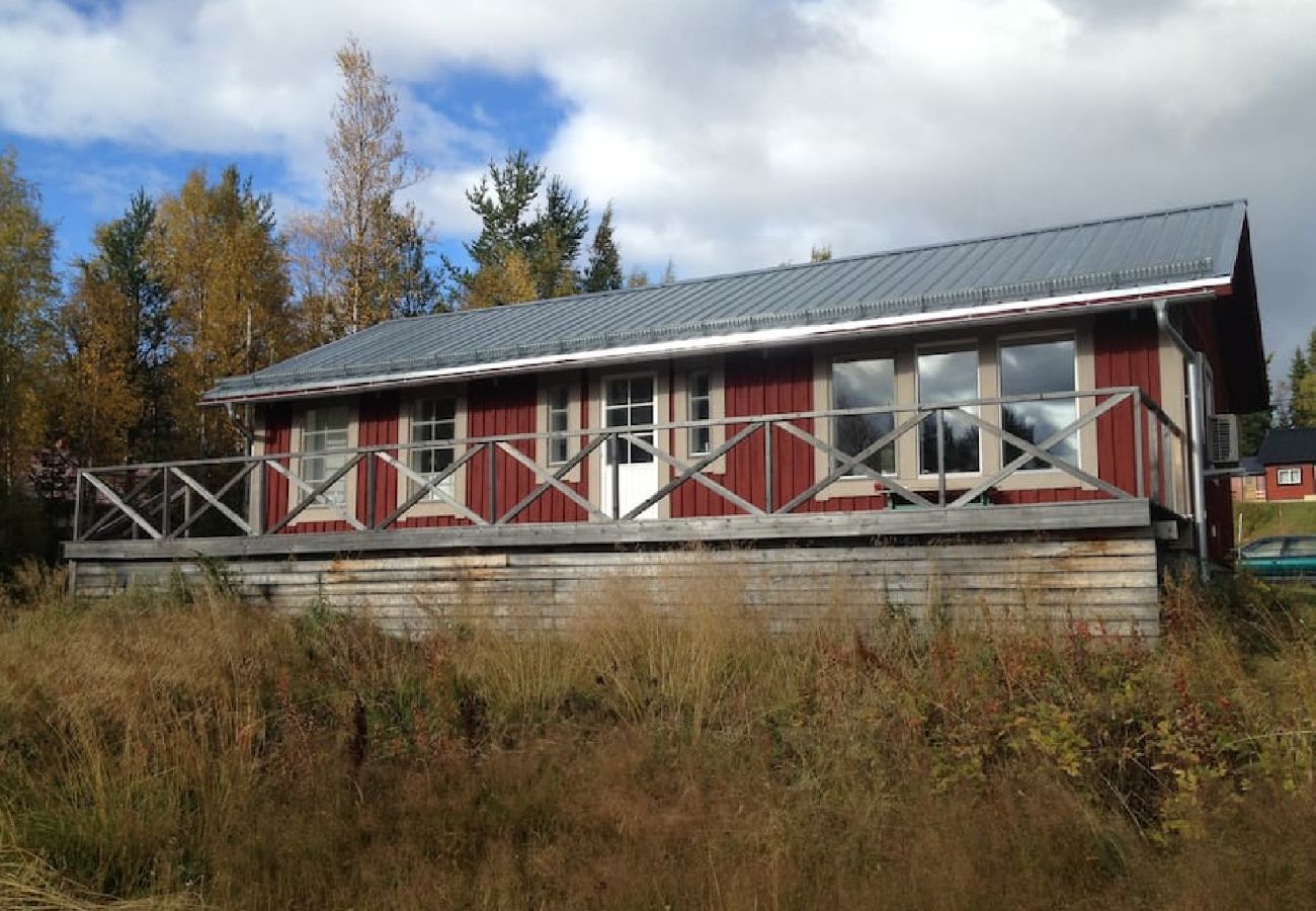 Stuga i Lofsdalen - Semesterhus i bergen med hög standard och panoramautsikt