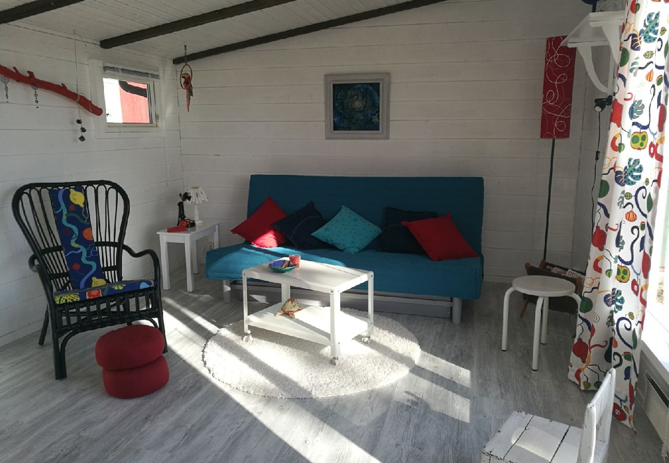 Stuga i Trehörningsjö - Härlig stuga vid sjö med egen brygga
