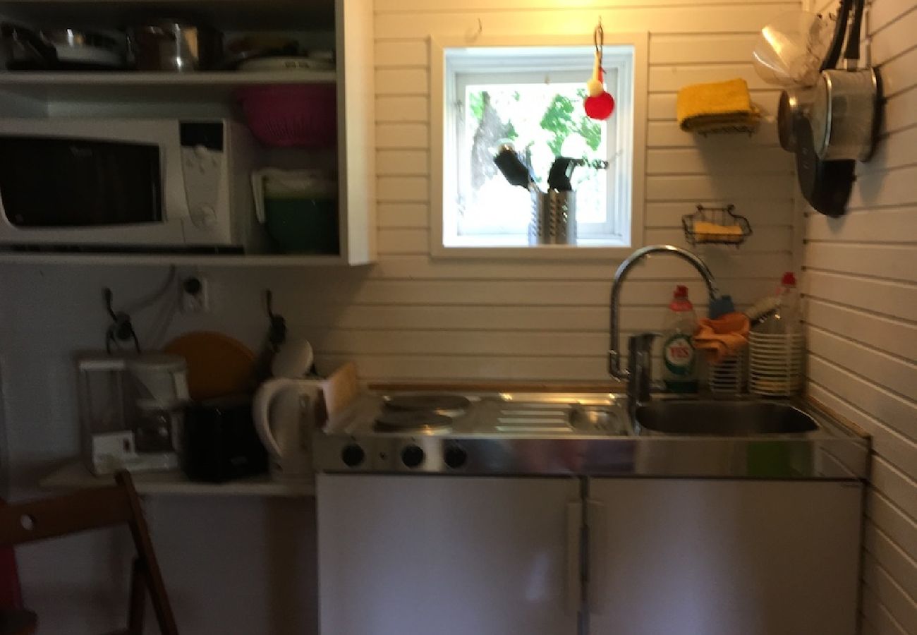 Stuga i Aspabruk - Stuga mitt i Trivedskogen mellan två sjöar