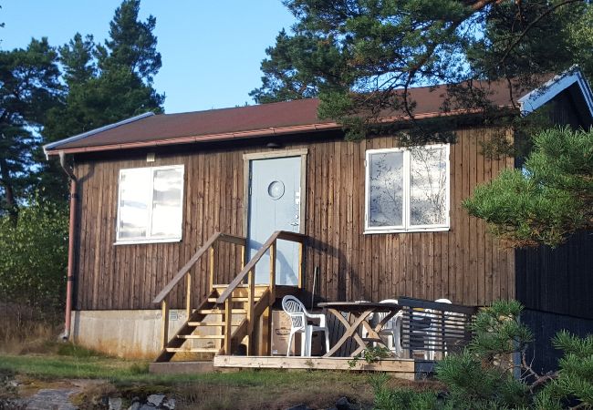 Stuga i Tyresö - Fint fritidshus i Stockholms skärgård med motorbåt och snabb internet