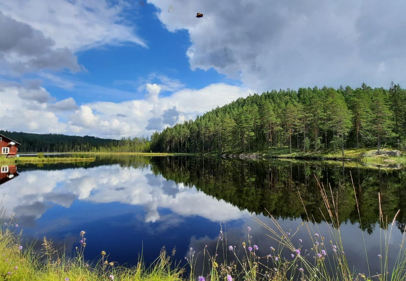 Stuga i Kopparberg - Semester i hjärtat av Bergslagen vid en liten sjö