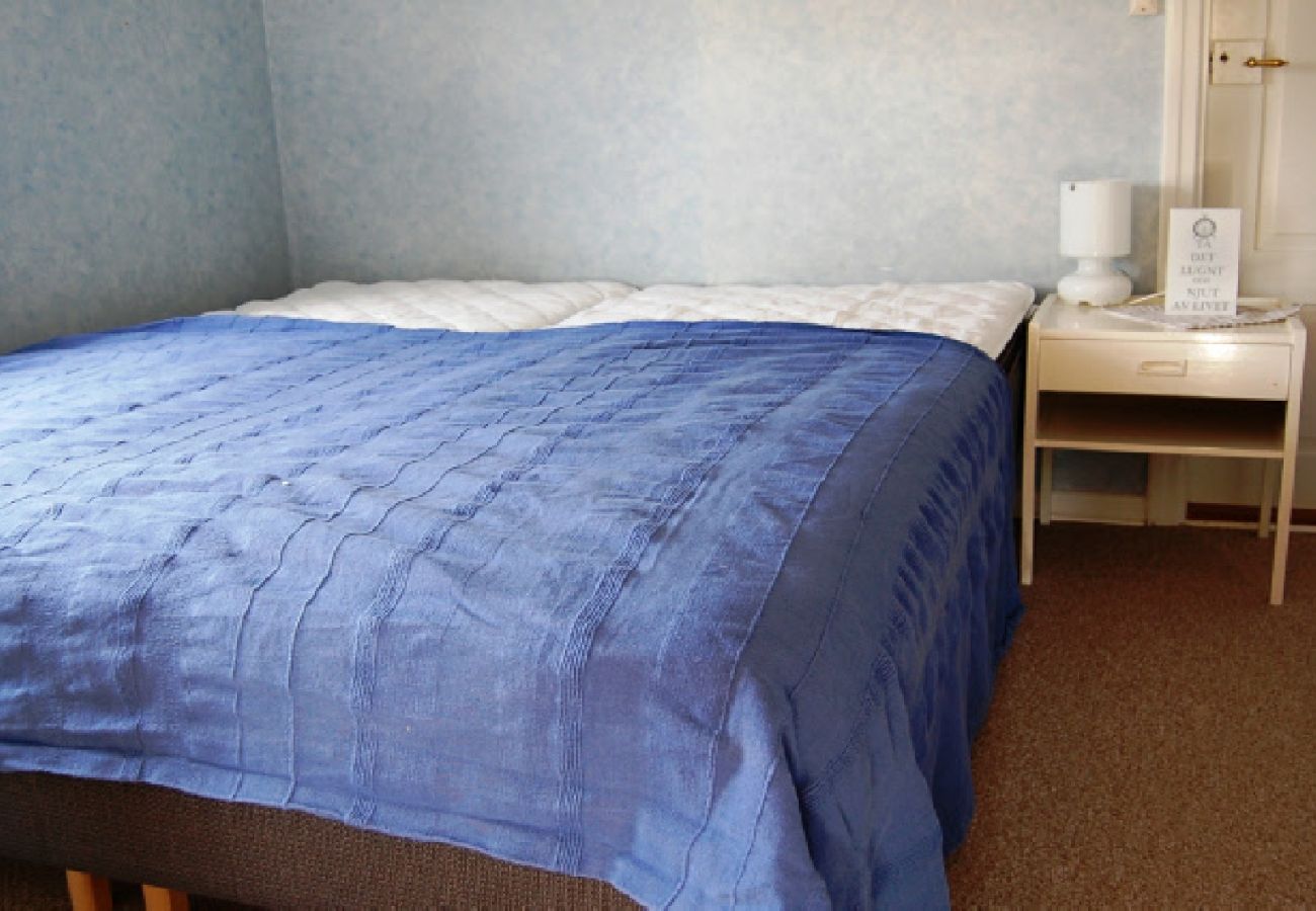 Stuga i Ydre - Semester vid sjön Östra Lägern med egen båt
