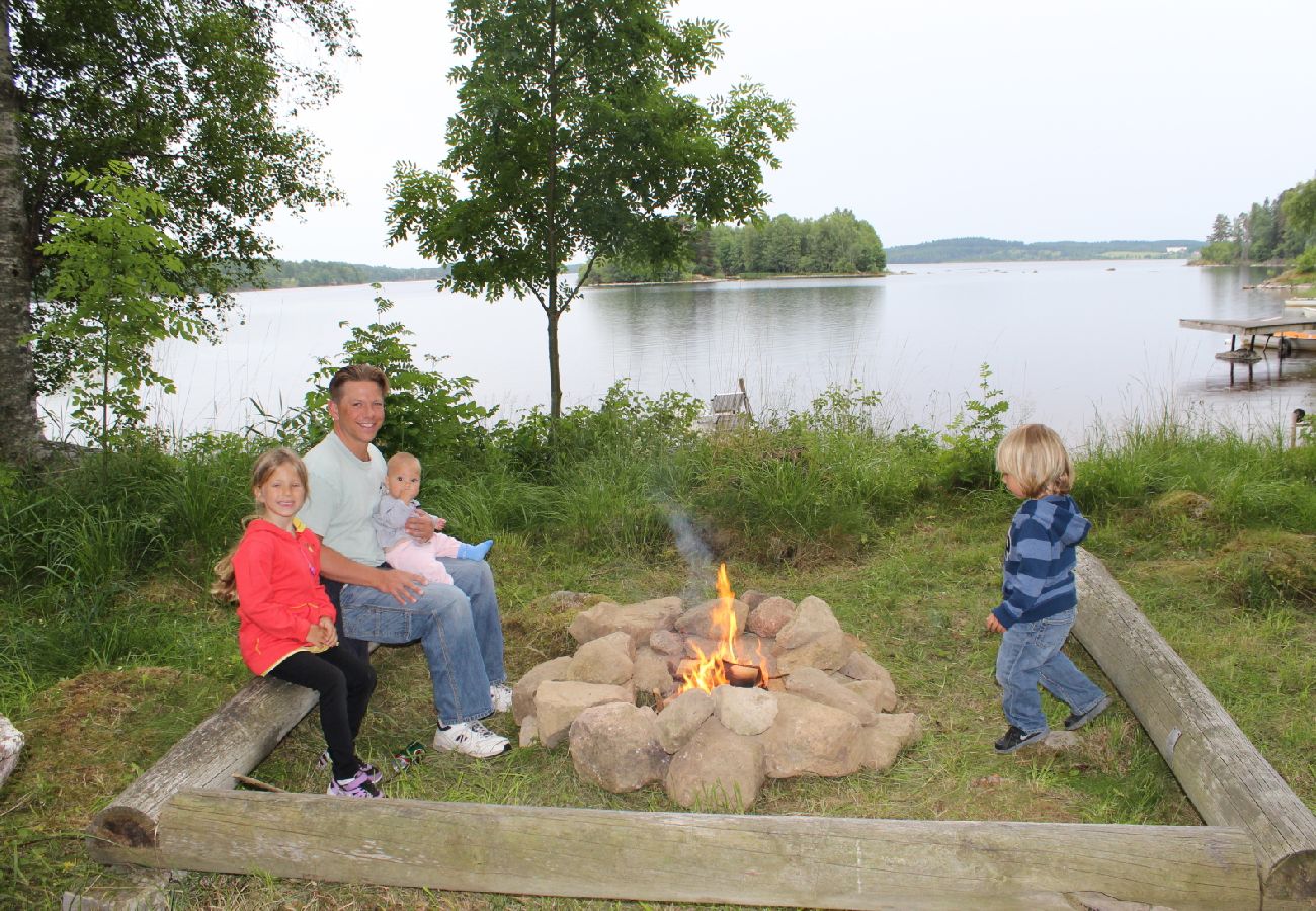 Stuga i Lekeryd - Underbart fritidshus på sjötomt i Småland