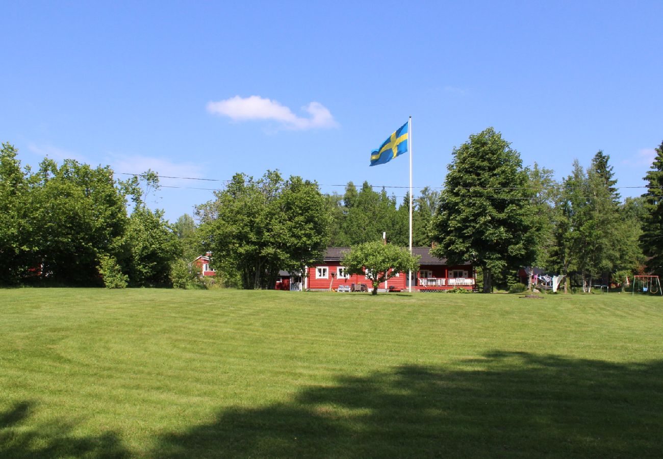Stuga i Lekeryd - Underbart fritidshus på sjötomt i Småland