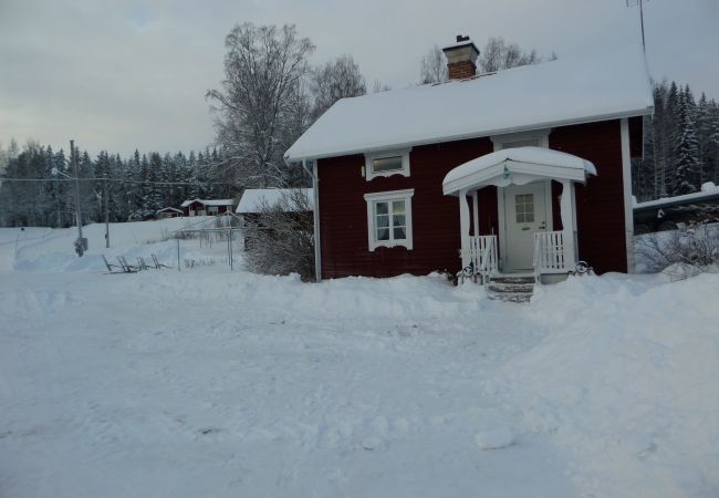 Stuga i Gällö - Fin stuga på lantgård med sjöutsikt!