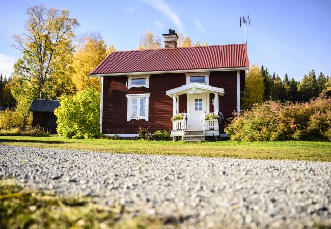 Stuga i Gällö - Fin stuga på lantgård med sjöutsikt!