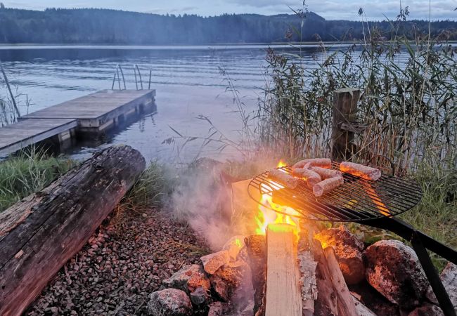 Stuga i Gällö - Fin stuga på lantgård med sjöutsikt!