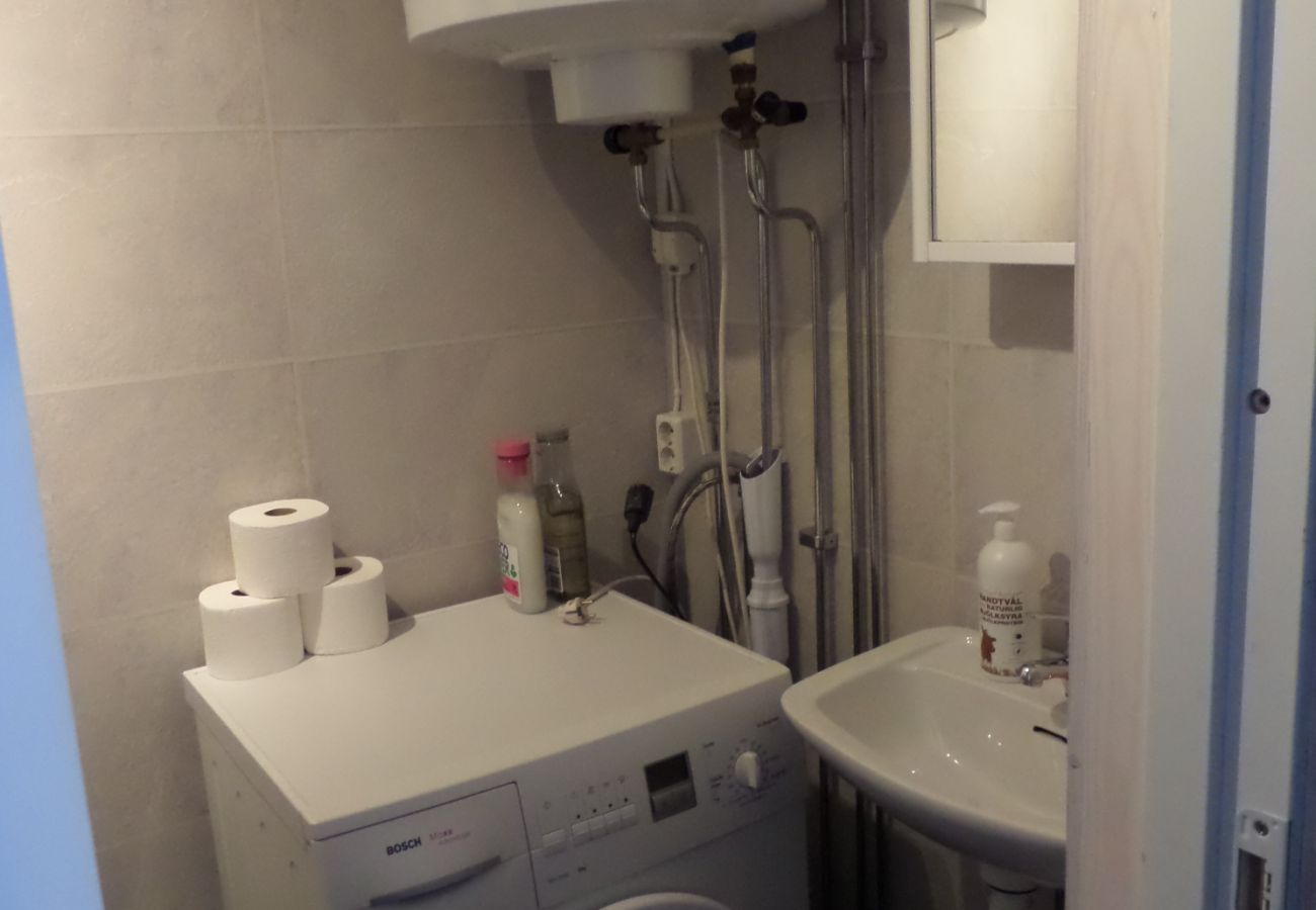 Stuga i Gällö - Fin stuga på lantgård med sjöutsikt!