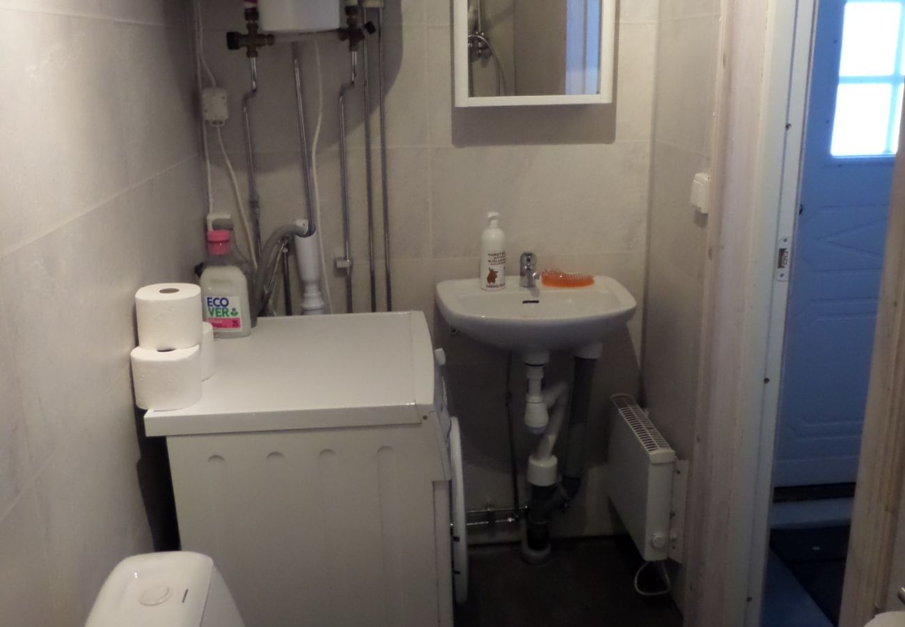 Stuga i Gällö - Fin stuga på lantgård med sjöutsikt!