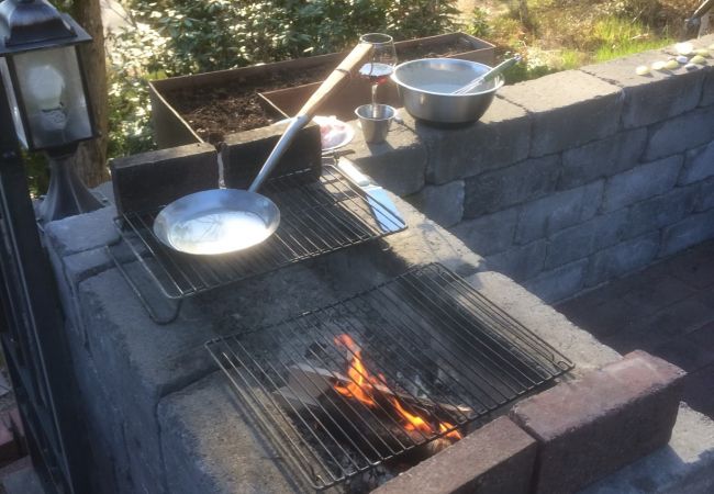 Stuga i Köping - Mysigt fritidshus vid sjön med egen båt Stuga i Köping - Mysigt fritidshus vid sjön med egen båt