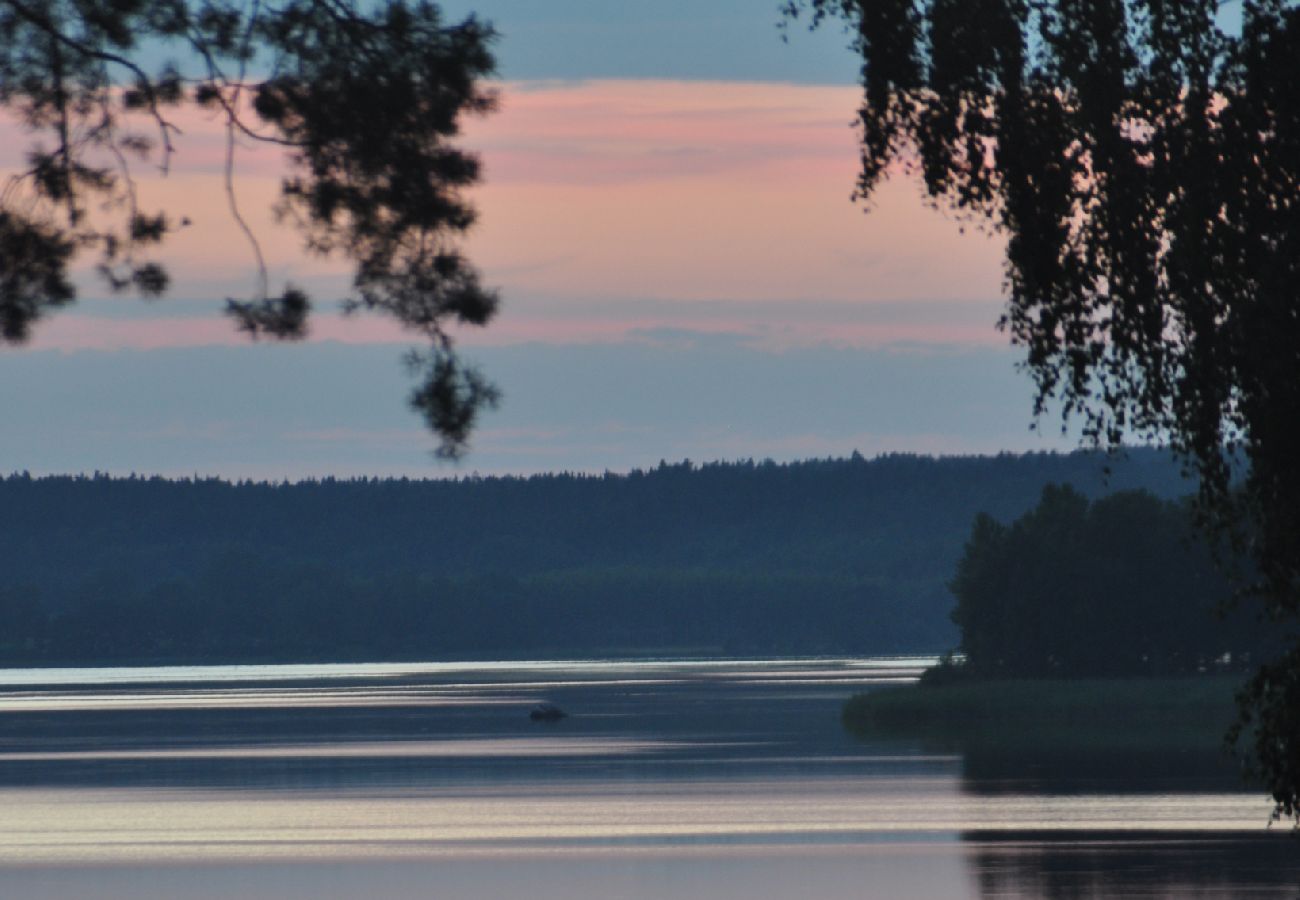 Stuga i Gnesta - Drömsemester vid sjön på en herrgård i Sörmland