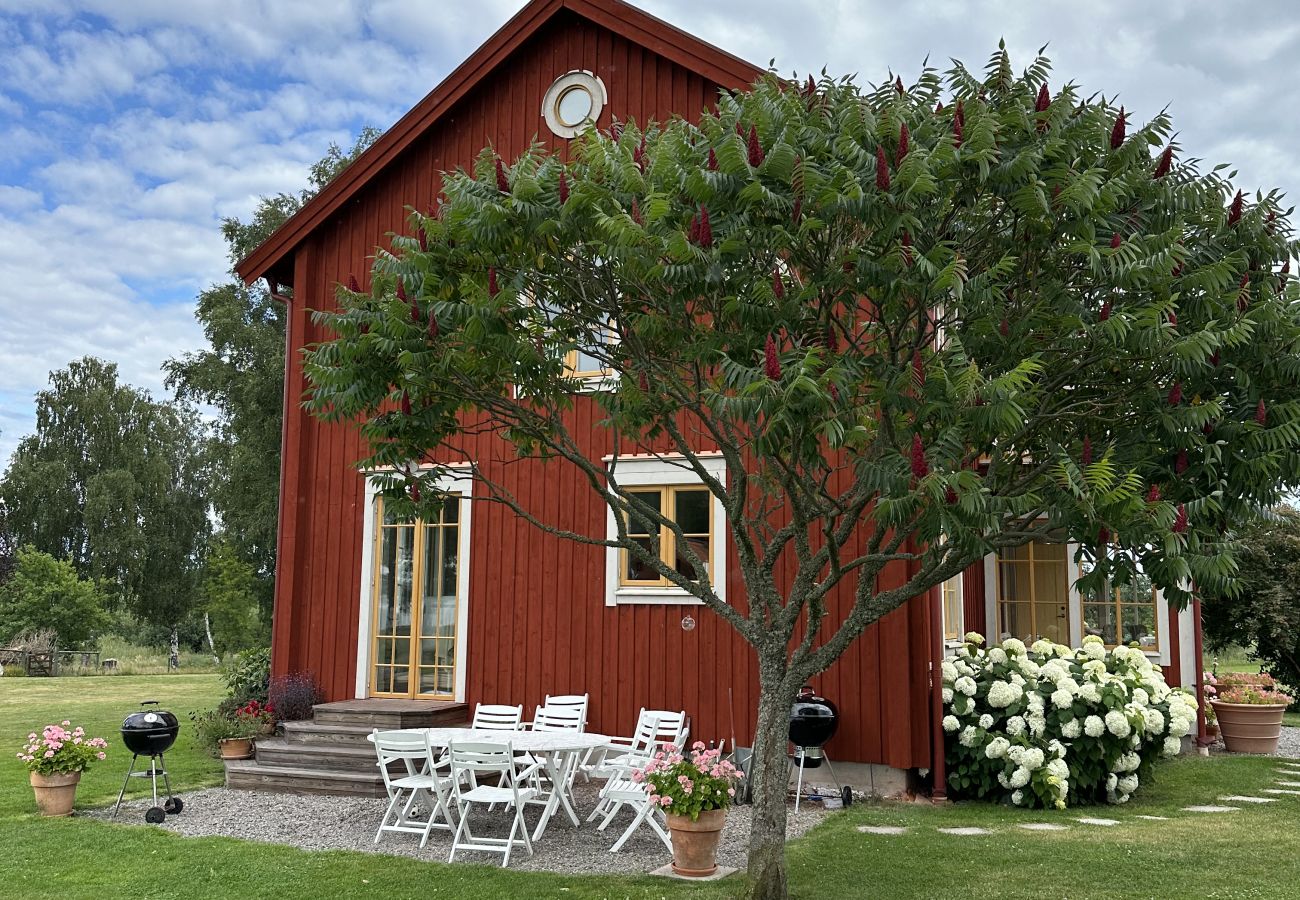 Stuga i Gnesta - Drömsemester vid sjön på en herrgård i Sörmland