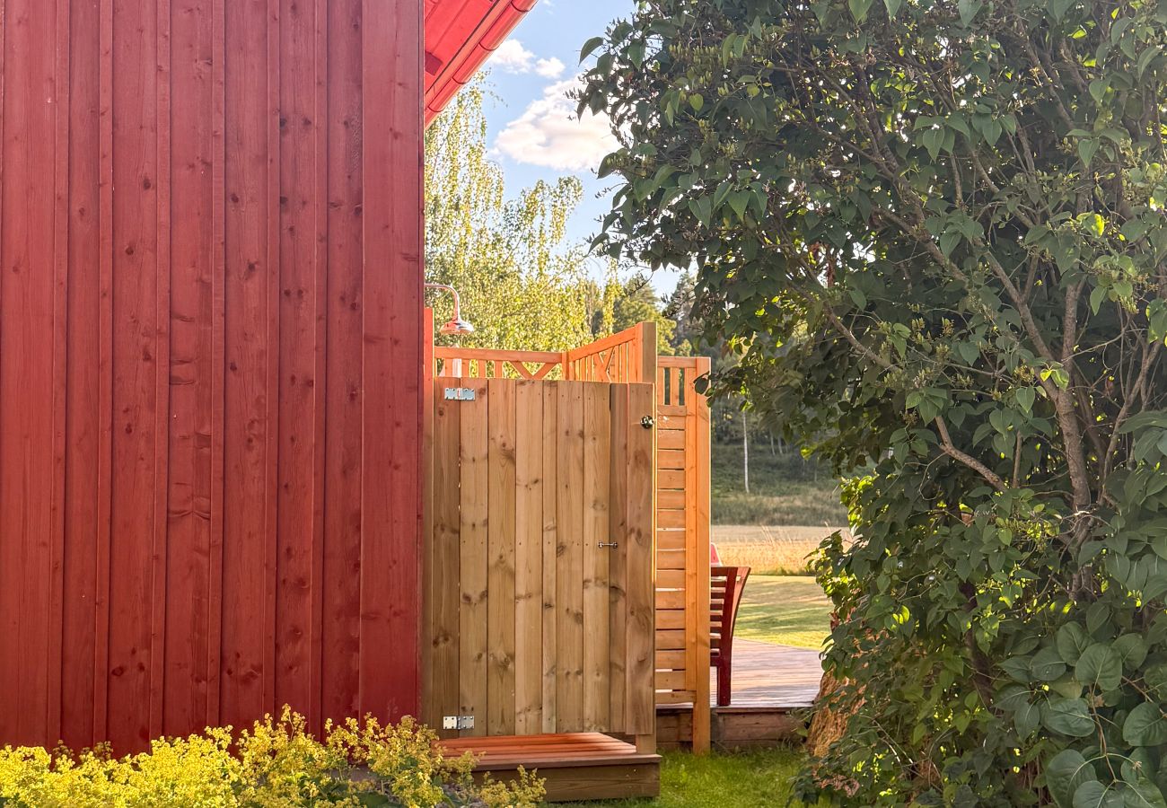 Stuga i Gnesta - Drömsemester vid sjön på en herrgård i Sörmland
