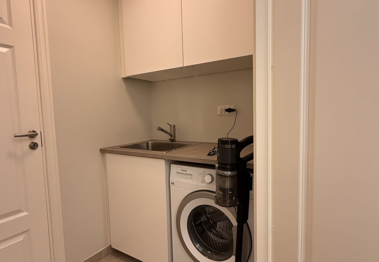 Stuga i Hultsfred - Drömsemesterhus precis vid sjön, med bastu, båt, badtunna och grillstuga