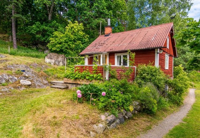 Stuga i Valdemarsvik - Bondgårdssemester 10 minuter från Östersjökusten
