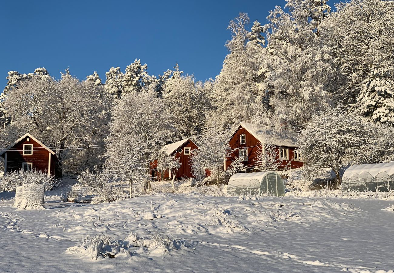 Stuga i Valdemarsvik - Bondgårdssemester 10 minuter från Östersjökusten