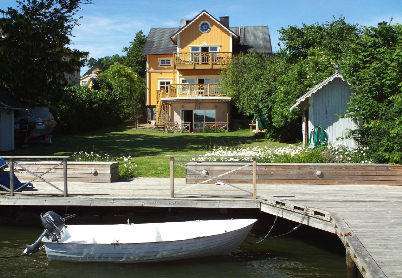 Lägenhet i Vaxholm - Fin semesterlägenhet på sjötomt Vaxholm