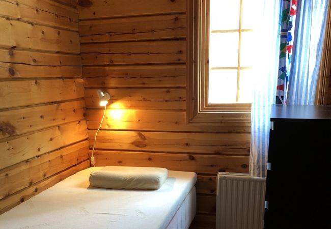 Stuga i Lidhult - Fin timmerstuga mellan sjön Bolmen och Unnen med egen båt Stuga i Lidhult - Fin timmerstuga mellan sjön Bolmen och Unnen med egen båt