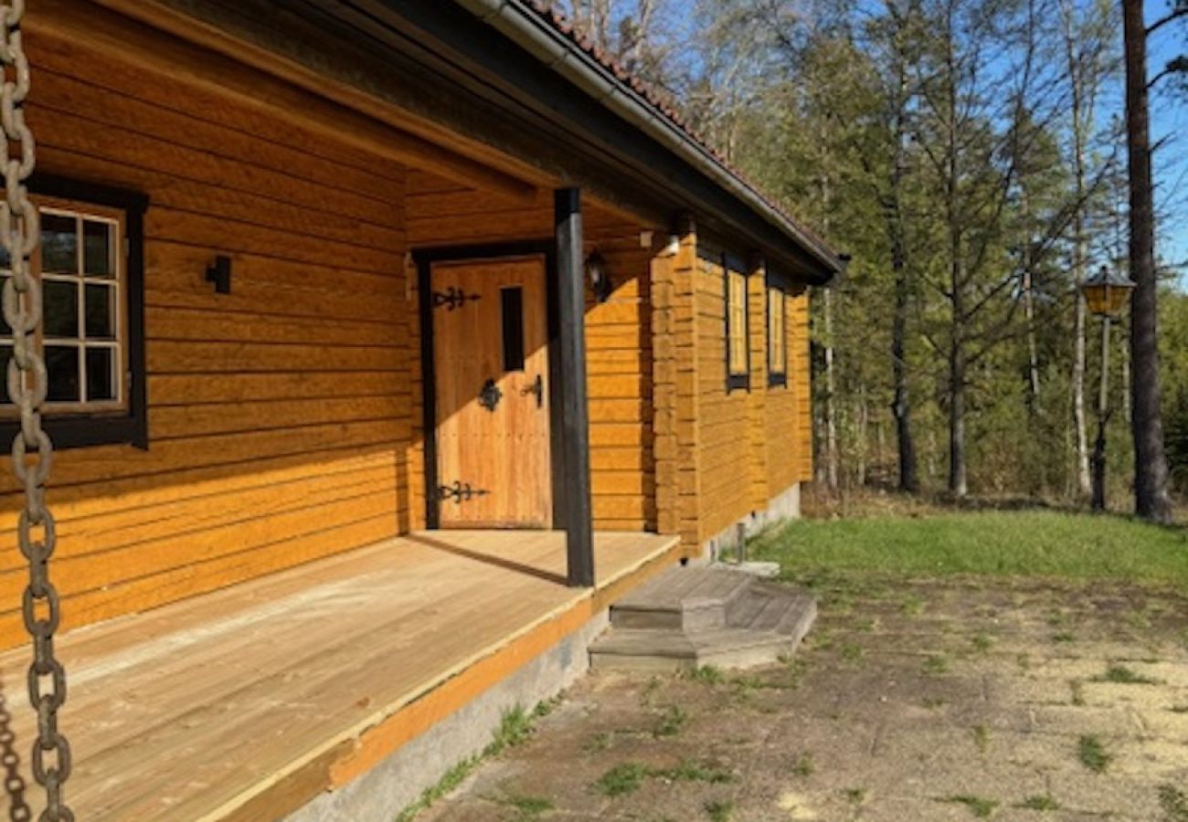 Stuga i Lidhult - Fin timmerstuga mellan sjön Bolmen och Unnen med egen båt