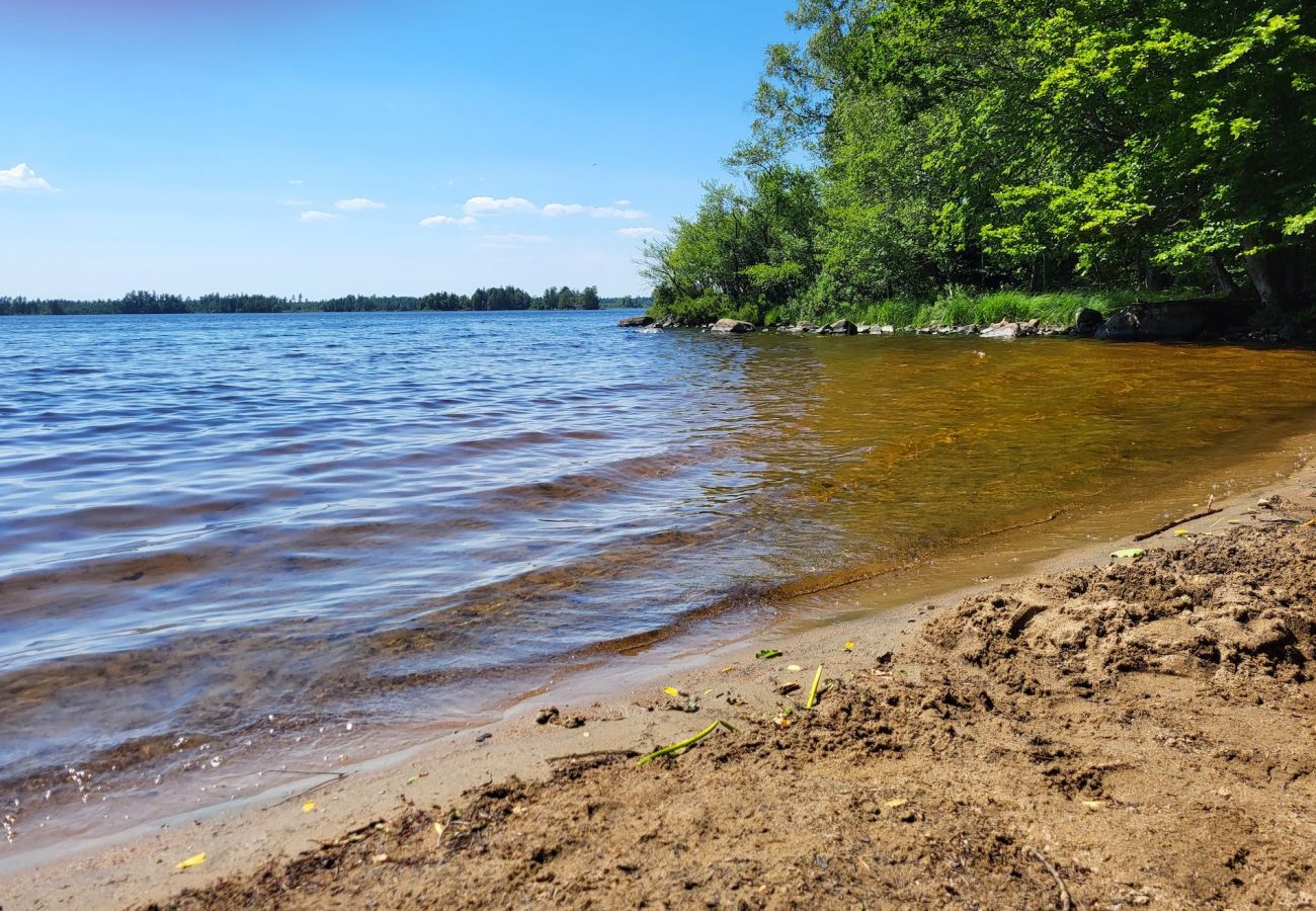 Stuga i Vederslöv - Sjönära läge i underbara Småland