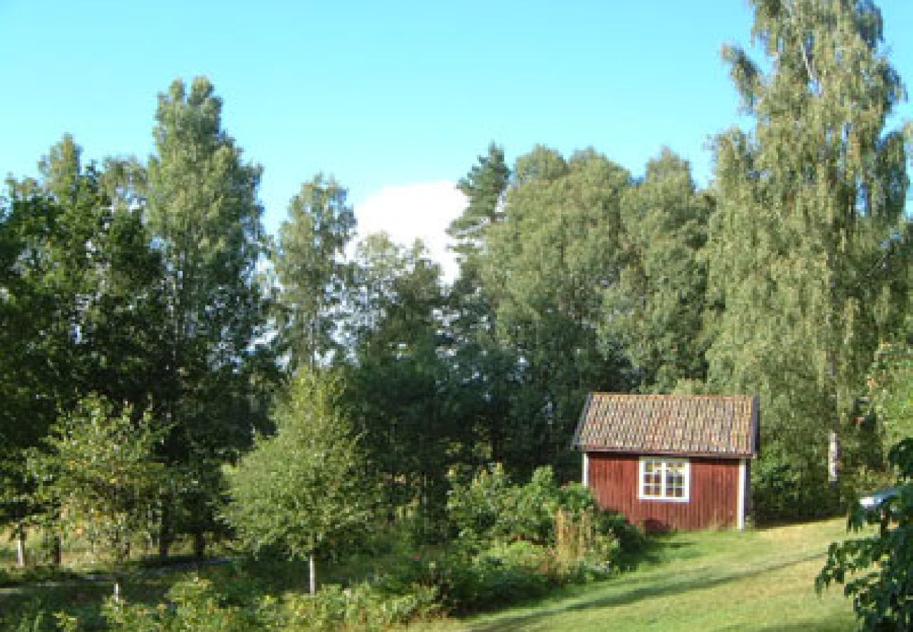 Stuga i Säffle - En pärla med båt och sauna vid Vänern