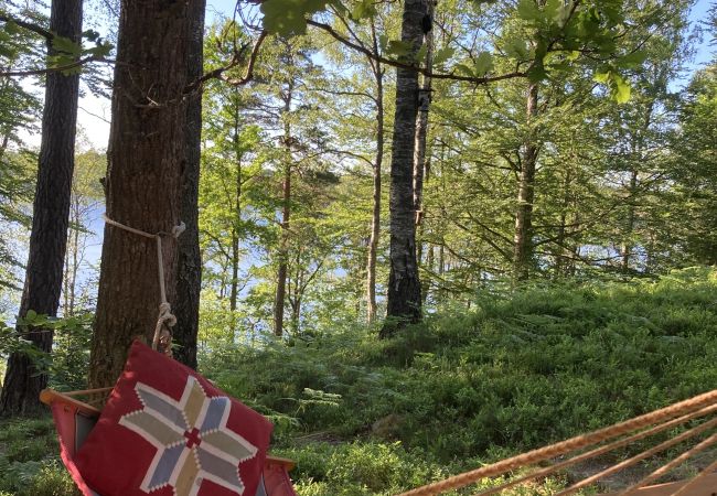 Stuga i Röke - Mysig stuga på sjötomt - egen brygga och båt Stuga i Röke - Mysig stuga på sjötomt - egen brygga och båt