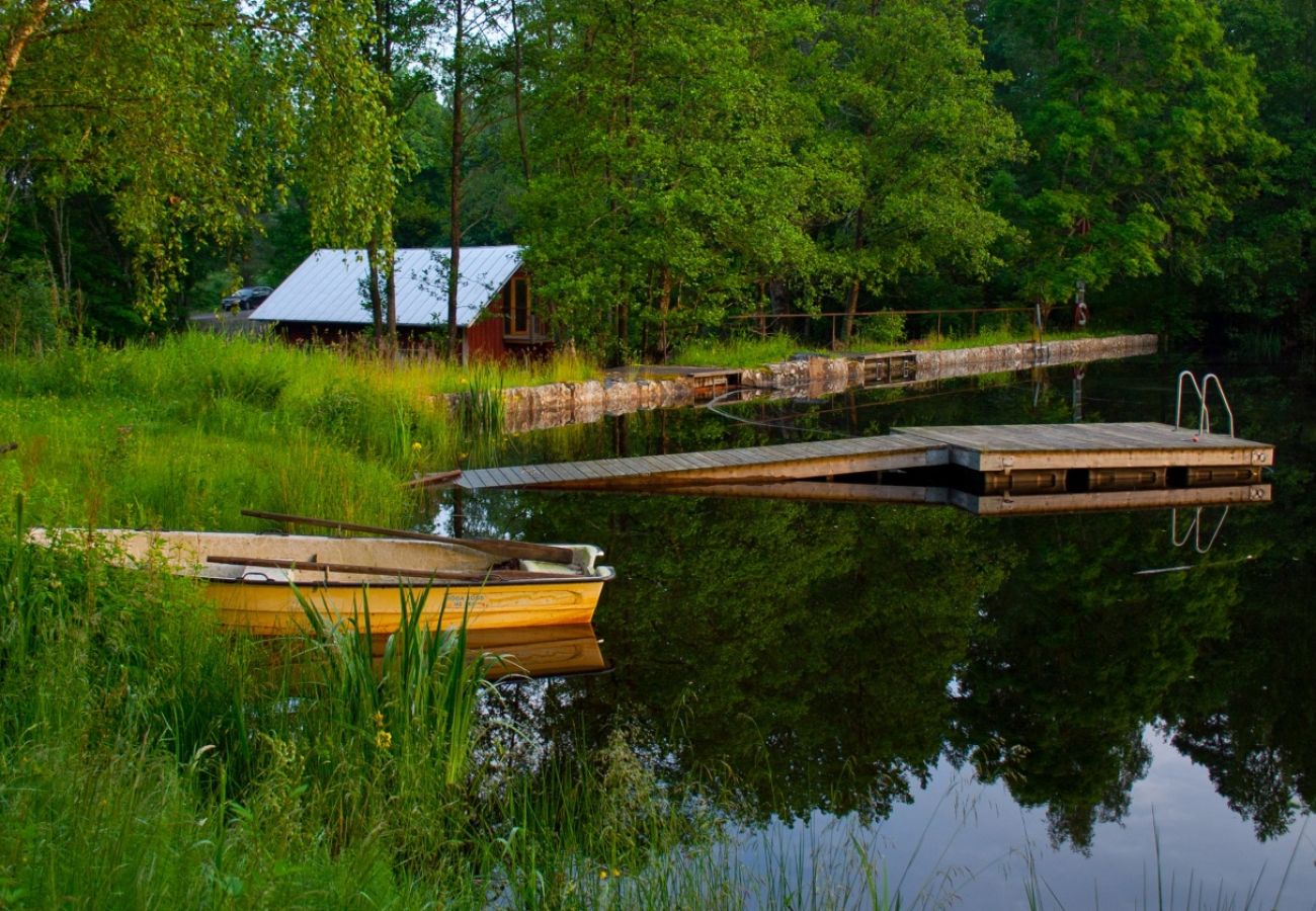 Stuga i Alingsås - Bo och fiska i en exklusiv naturskön miljö