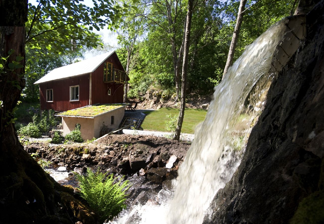 Stuga i Alingsås - Bo och fiska i en exklusiv naturskön miljö